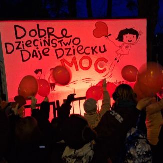 Zdjęcie główne aktualności Dzieciństwo MOCY BEZ PRZEMOCY.