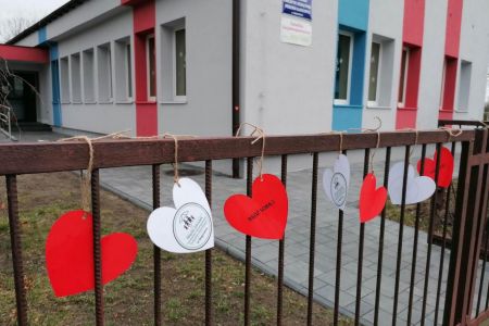 Zdjęcie - Liderzy z Dwójki zawiesili "serca życzliwości" na ...